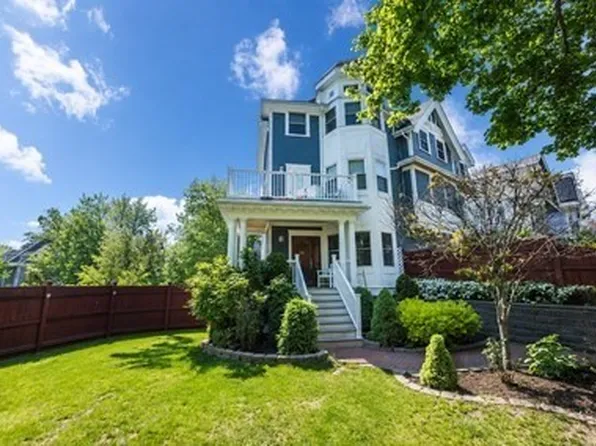 84 Westbourne Ter Unit 84, Brookline, MA 02446