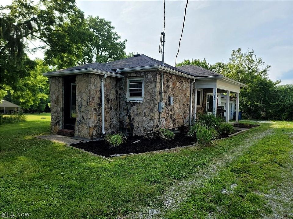 1st image of 220 Robert Dr