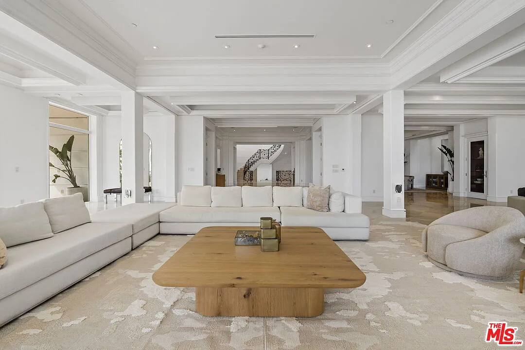 6 bed, 8.0 bath, 12000 sqft, $65,000 — Photo 4