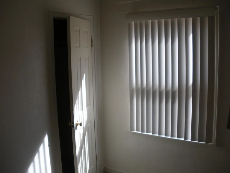 1136 Twin Oaks Ave — Photo 6