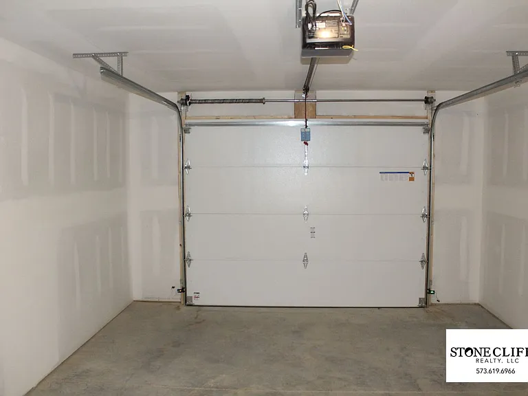518 Kinleigh Dr — Photo 19