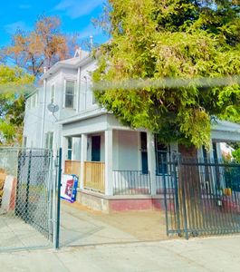 1211 E Main St, Stockton, CA, 95205