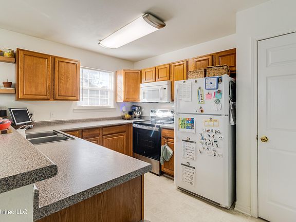 5th image of 3307 54th Ave