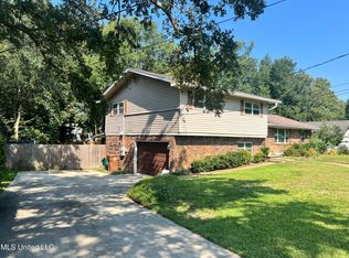 905 N Shore Dr, Biloxi, MS 39532