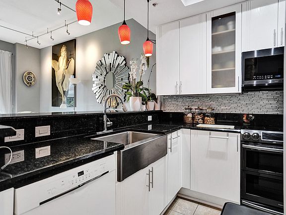 4th image of 2631 NE 14th Avenue #305