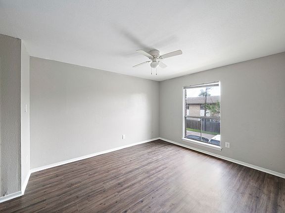 3rd image of 2202 16th Ave N #10
