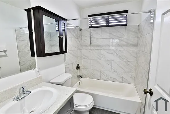 1881 W Jefferson Blvd #204 — Photo 12