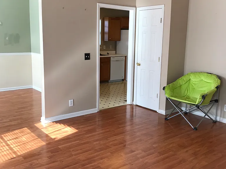 416 Newton Ct — Photo 3