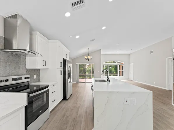 2022 Bonisle Circle, Riviera Beach, FL 33418