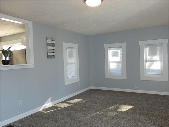 3rd image of 1917 Winfield Ave