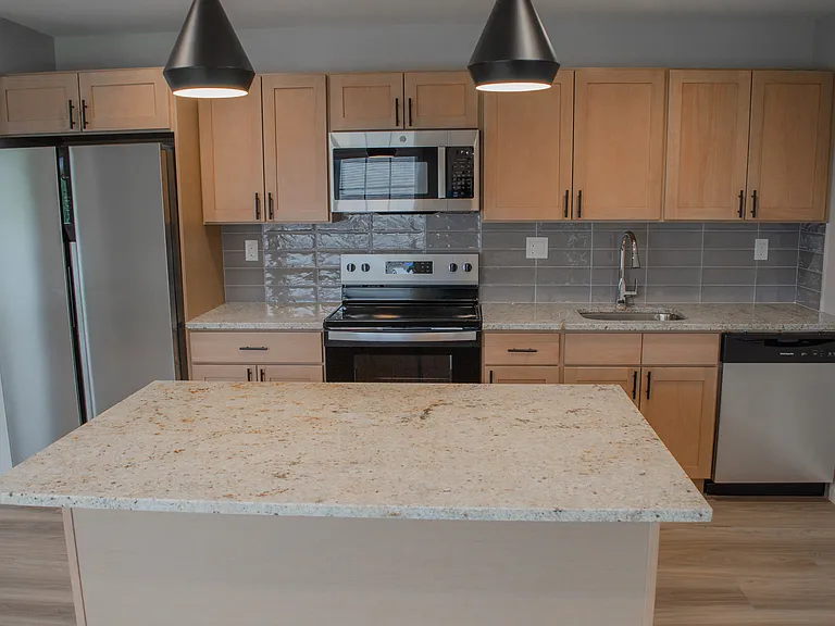 Joslen Commons — Photo 17