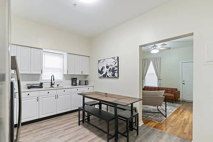 2 bed, 700 sqft, $2,950 — Photo 2