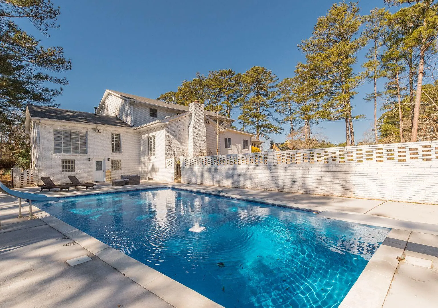 5 bed, 5200 sqft, $11,000 — Photo 4