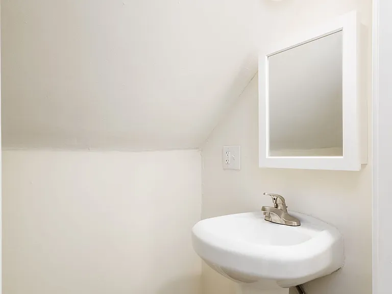 565 Virginia Cir W — Photo 21
