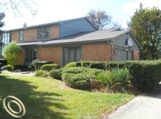 5141 Provincial Dr, Bloomfield Hills, MI 48302