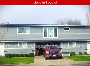 714 SE 9th St, Grants Pass, OR 97526