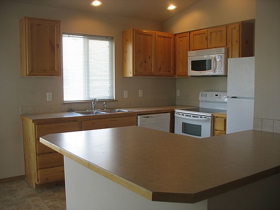 5th image of 32 S White Oak Ln APT 202