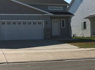 3318 8th St NE, Minot, ND 58703