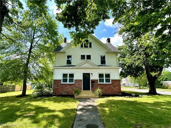 1303 Robbins Ave, Niles, OH 44446