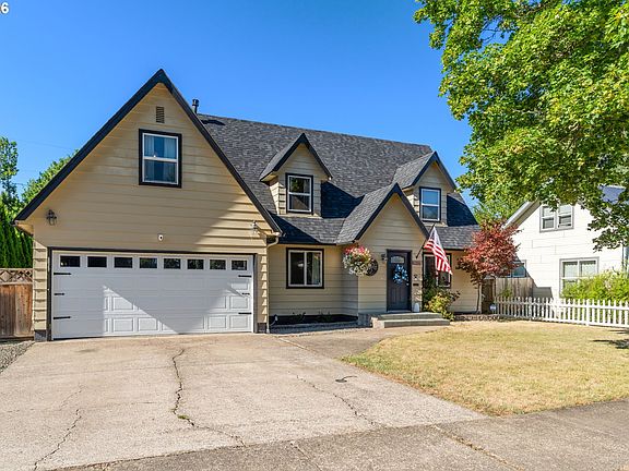 3rd image of 1522 Ash Ave