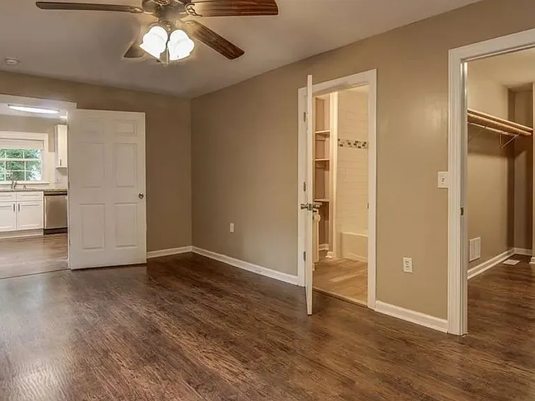 686 Center Hill Ave NW — Photo 8