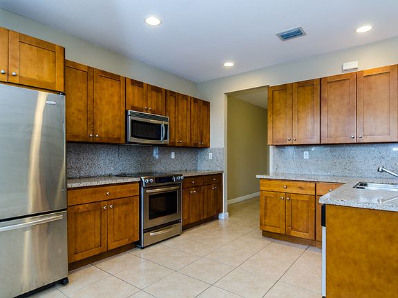 4th image of 10729 NW 76th Ln