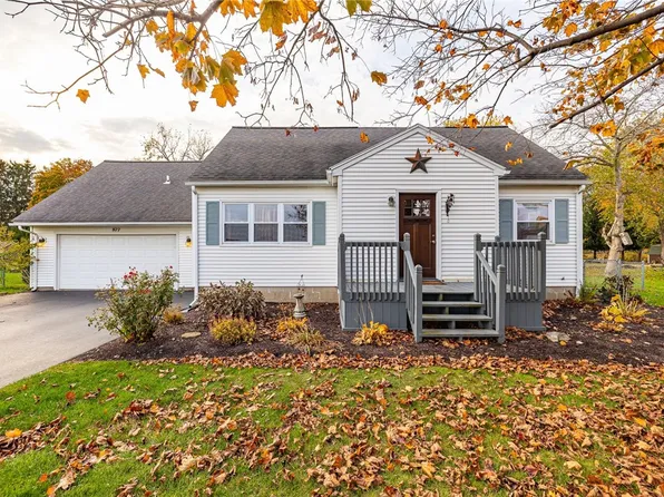 877 Salt Rd, Webster, NY 14580