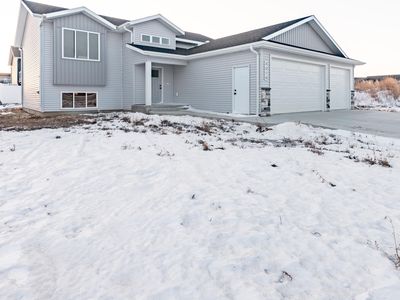 4016 Amari Loop NW, Mandan, ND, 58554