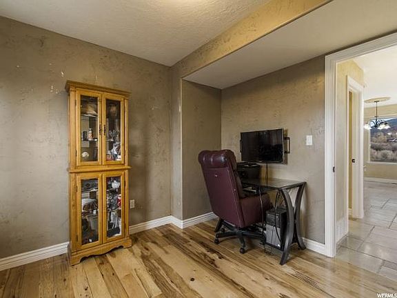 3rd image of 2768 E Canyon Crest Dr