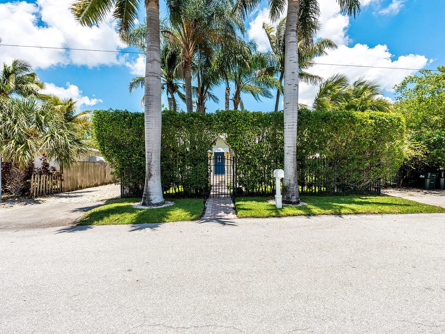 5 bed, 3.0 bath, 1589 sqft, $8,500 — Photo 4