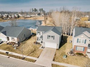 8219 Bayberry Ct, Dexter, MI 48130