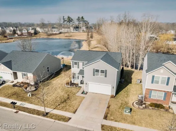 8219 Bayberry Ct, Dexter, MI 48130