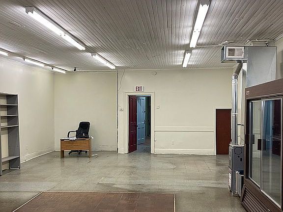 3rd image of 1180 E Lovejoy St