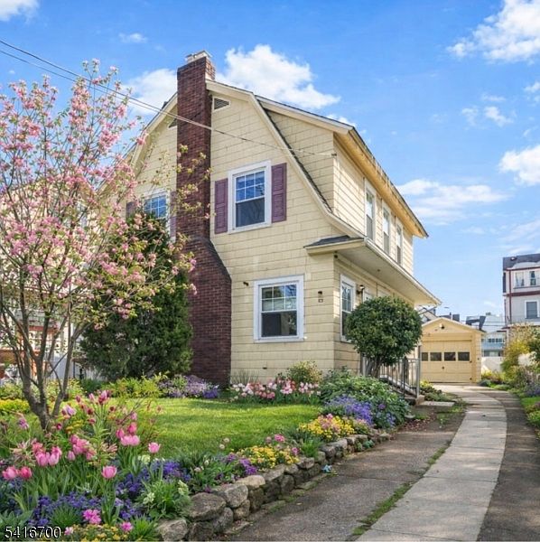 1st image of 33 Beaumont Pl