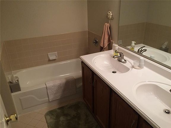 3rd image of 2051 Oak Run North Dr N