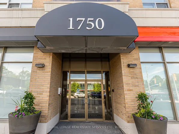 1750 Bayview Ave #202, Toronto, ON M4G 4H6
