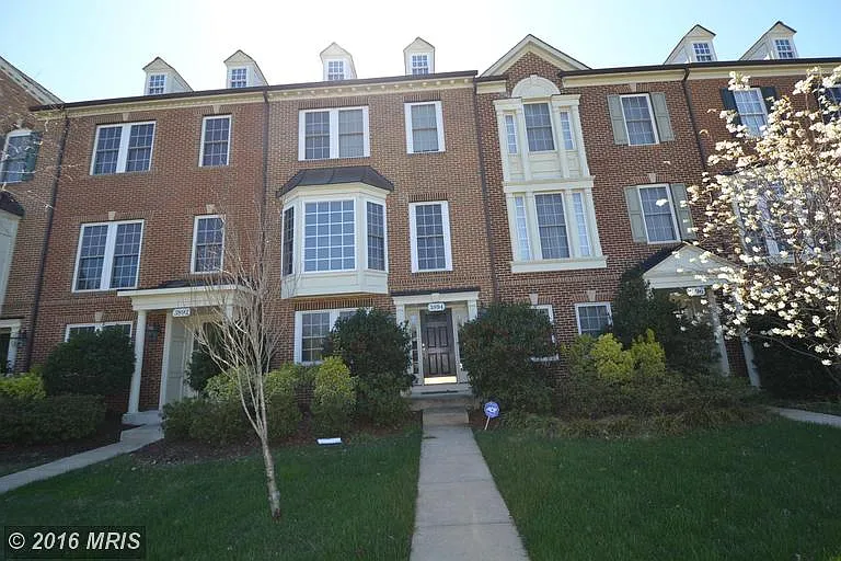 3894 Carriage Hill Dr photo 1