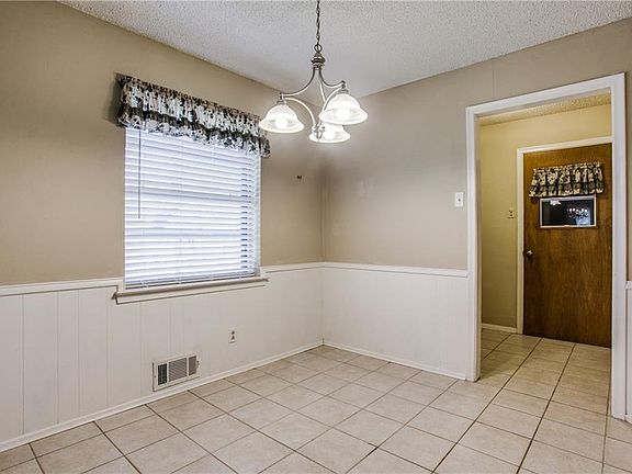 3rd image of 2406 Sylvan Dr