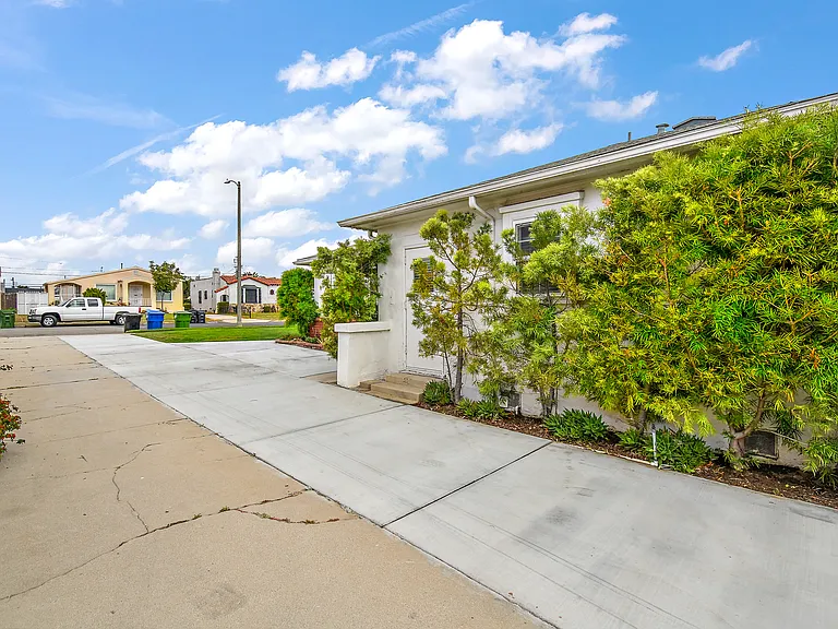 10206 S Hobart Blvd — Photo 27