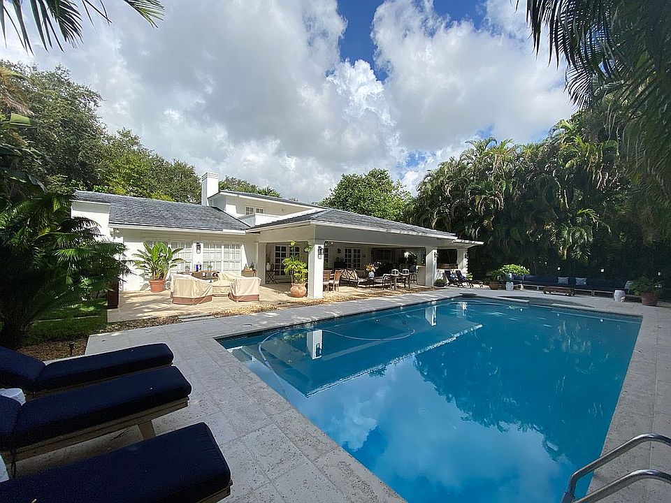 2nd image of 1225 Country Club Prado