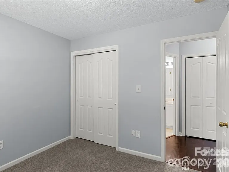6828 Ayrshire Glen Pl — Photo 14