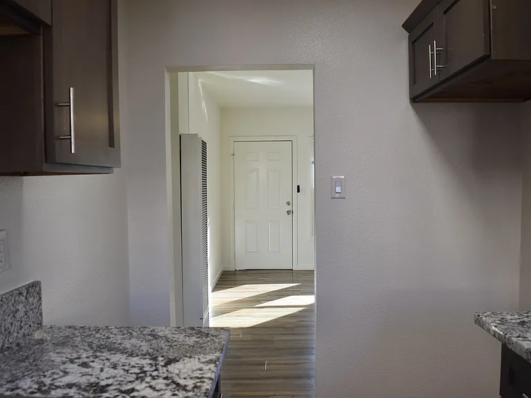 831 Mariposa St — Photo 9