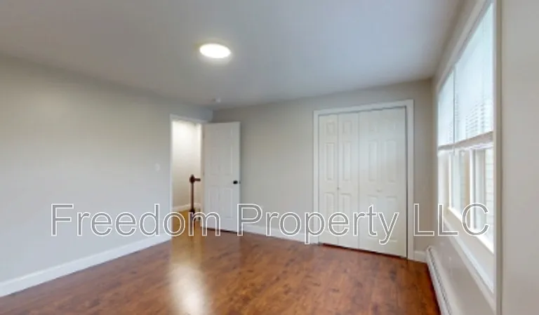 569 Center St #7 — Photo 6