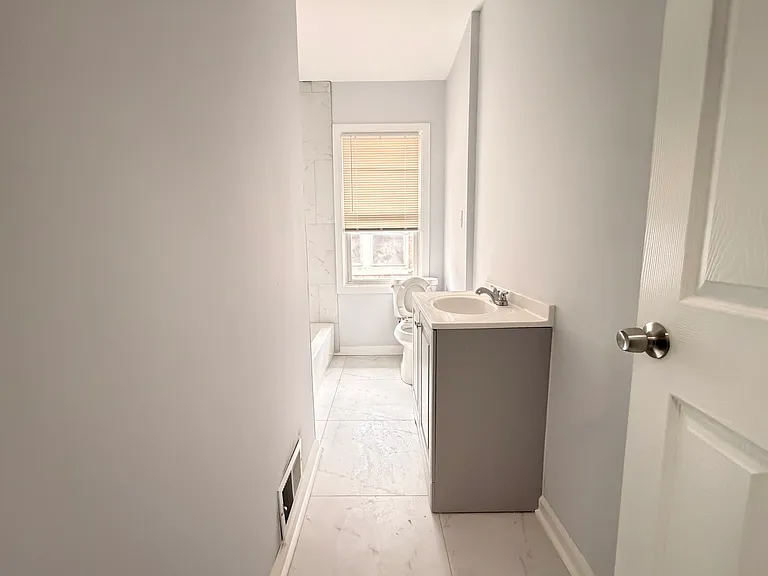 3259 Cortland St #2 — Photo 10