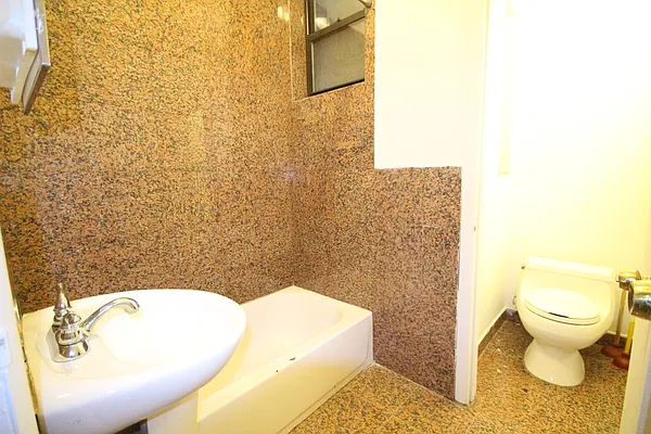 Rented by Dynamik Realty | media 34