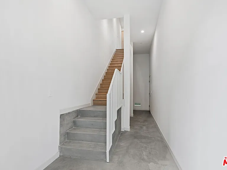 2523 1/2 S Orange Dr — Photo 10