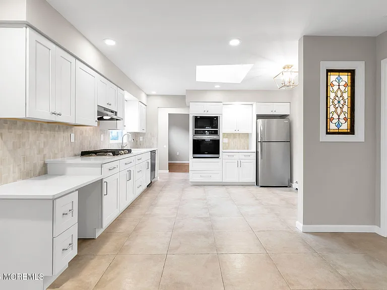 453 Milton Ave — Photo 14