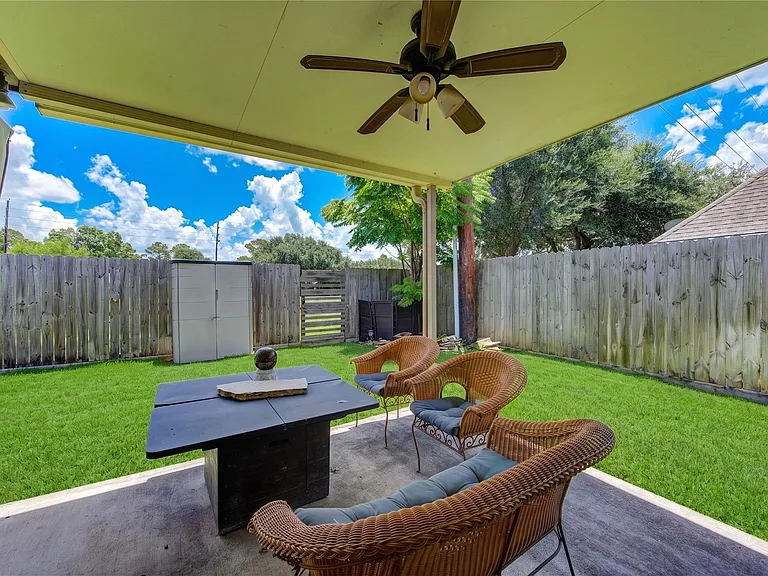 1811 Emerald Green Dr — Photo 33