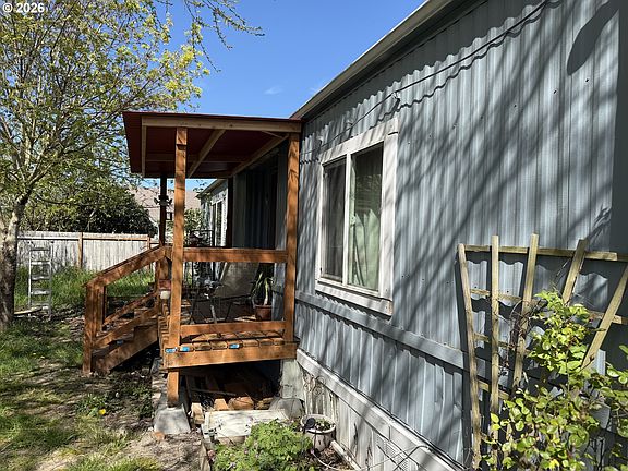 3rd image of 4593 Swegle Rd NE