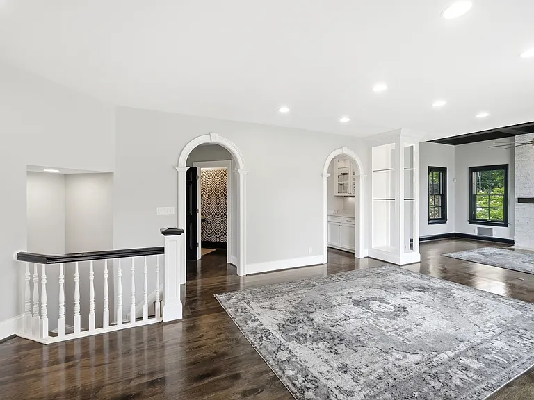 678 Canterbury Dr — Photo 7
